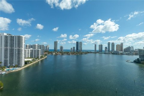 Condo in Aventura, Florida, 2 bedrooms № 2026436 - photo 3