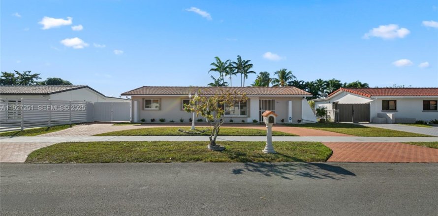 Дом в Майами, Флорида 4 спальни, 196.77м2 № 1986220