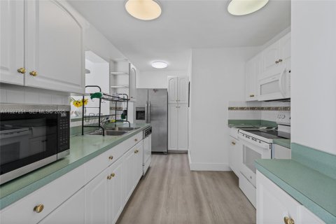 Купить виллу или дом в Майами, Флорида 4 спальни, 196.77м2, № 1986220 - фото 11