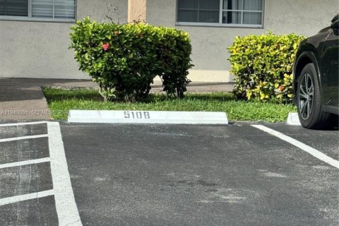 Copropriété à louer à Hialeah Gardens, Floride: 2 chambres, 111.48 m2 № 1997672 - photo 3