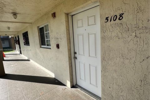 Copropriété à louer à Hialeah Gardens, Floride: 2 chambres, 111.48 m2 № 1997672 - photo 4