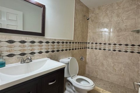Copropriété à louer à Hialeah Gardens, Floride: 2 chambres, 111.48 m2 № 1997672 - photo 8
