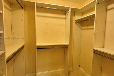 Copropriété à louer à Hialeah Gardens, Floride: 2 chambres, 111.48 m2 № 1997672 - photo 20