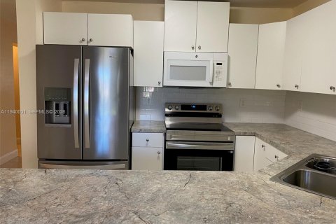 Condo à Hialeah Gardens, Floride, 2 chambres  № 1997672