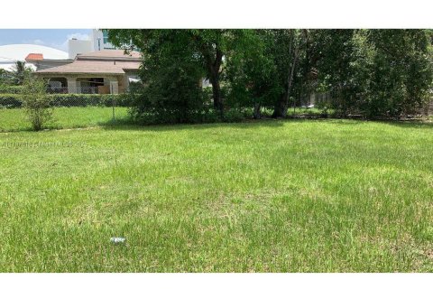 Terreno en venta en Miami, Florida № 1861281 - foto 1