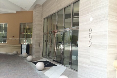 Купить кондоминиум в Майами, Флорида 1 спальня, 62.62м2, № 1931953 - фото 15