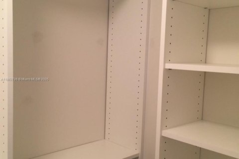 Купить кондоминиум в Майами, Флорида 1 спальня, 62.62м2, № 1931953 - фото 9