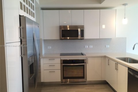 Купить кондоминиум в Майами, Флорида 1 спальня, 62.62м2, № 1931953 - фото 2