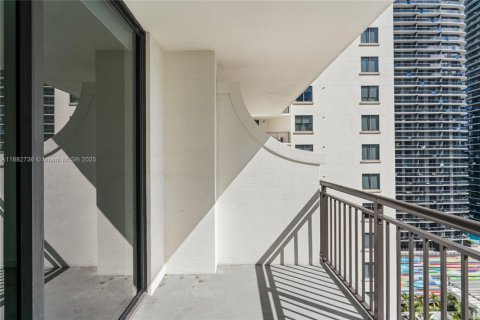 Купить кондоминиум в Майами, Флорида 1 спальня, 62.62м2, № 1931953 - фото 24