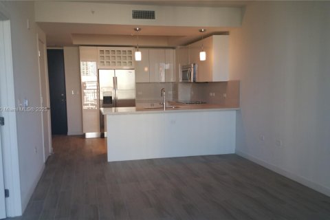 Купить кондоминиум в Майами, Флорида 1 спальня, 62.62м2, № 1931953 - фото 1