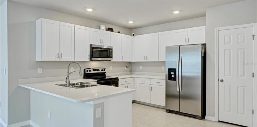 House in North Fort Myers, Florida 2 bedrooms, 139.07 sq.m. № 2231409