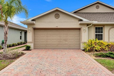 House in North Fort Myers, Florida 2 bedrooms, 139.07 sq.m. № 2231409 - photo 2