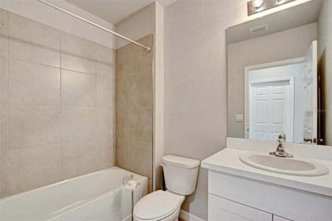 House in North Fort Myers, Florida 2 bedrooms, 139.07 sq.m. № 2231409 - photo 22