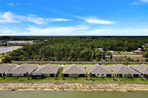 House in North Fort Myers, Florida 2 bedrooms, 139.07 sq.m. № 2231409 - photo 29