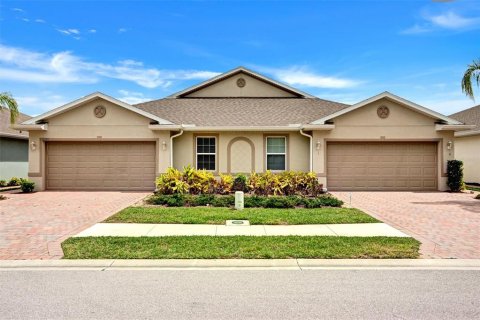 House in North Fort Myers, Florida 2 bedrooms, 139.07 sq.m. № 2231409 - photo 3