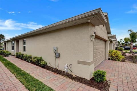 House in North Fort Myers, Florida 2 bedrooms, 139.07 sq.m. № 2231409 - photo 12