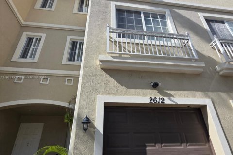 Adosado en alquiler en Miramar, Florida, 3 dormitorios, 167.22 m2 № 1974627 - foto 1