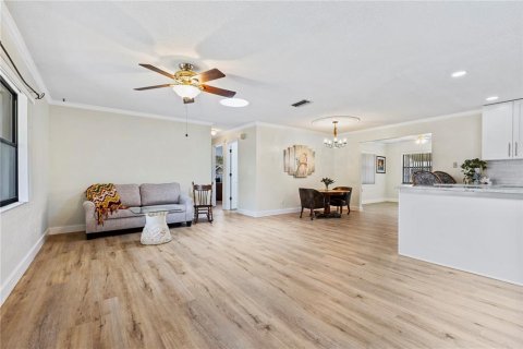 House in Edgewater, Florida 3 bedrooms, 143.44 sq.m. № 1733340 - photo 2
