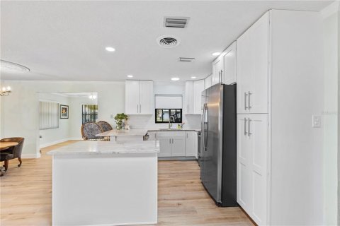 House in Edgewater, Florida 3 bedrooms, 143.44 sq.m. № 1733340 - photo 8