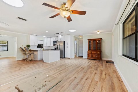 House in Edgewater, Florida 3 bedrooms, 143.44 sq.m. № 1733340 - photo 5