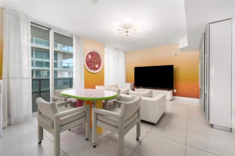 Condominio en venta en Miami Beach, Florida, 5 dormitorios, 427.26 m2 № 1700326 - foto 12