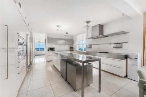 Condominio en venta en Miami Beach, Florida, 5 dormitorios, 427.26 m2 № 1700326 - foto 14