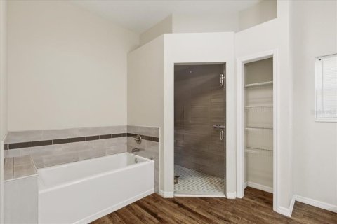 House in Bell, Florida 2 bedrooms, 138.98 sq.m. № 1740463 - photo 11