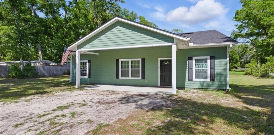 House in Bell, Florida 2 bedrooms, 138.98 sq.m. № 1740463