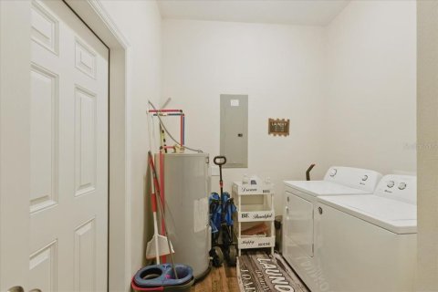 House in Bell, Florida 2 bedrooms, 138.98 sq.m. № 1740463 - photo 8