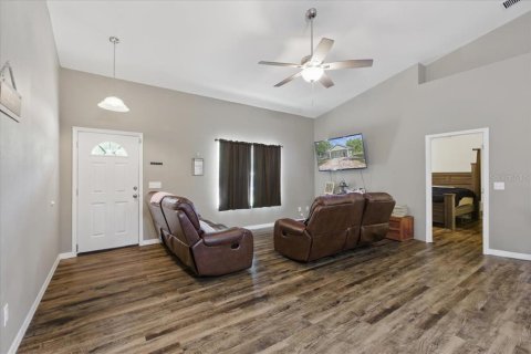 House in Bell, Florida 2 bedrooms, 138.98 sq.m. № 1740463 - photo 2