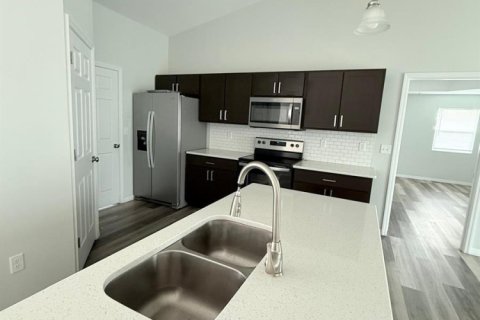 House in Ocala, Florida 3 bedrooms, 142.05 sq.m. № 2177115 - photo 2