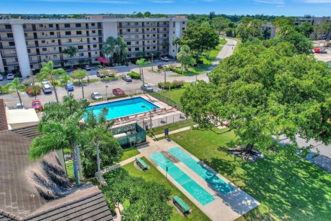 Condo in Lake Worth, Florida, 2 bedrooms  № 1102309 - photo 1