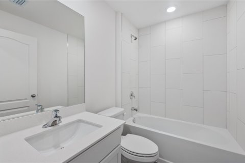 House in Vero Beach, Florida 3 bedrooms, 156.08 sq.m. № 1080619 - photo 1