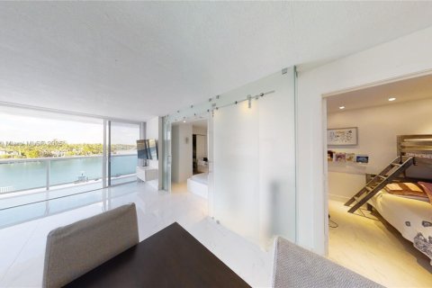Condominio en alquiler en Miami Beach, Florida, 2 dormitorios, 88.26 m2 № 1882677 - foto 8