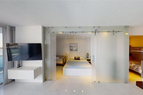 Condominio en alquiler en Miami Beach, Florida, 2 dormitorios, 88.26 m2 № 1882677 - foto 13
