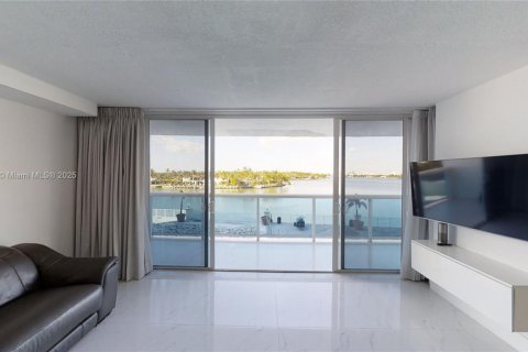 Condominio en alquiler en Miami Beach, Florida, 2 dormitorios, 88.26 m2 № 1882677 - foto 6