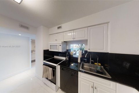Condominio en alquiler en Miami Beach, Florida, 2 dormitorios, 88.26 m2 № 1882677 - foto 10