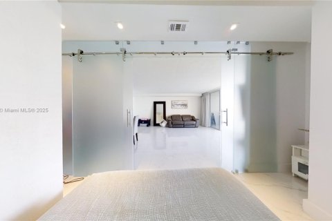Condominio en alquiler en Miami Beach, Florida, 2 dormitorios, 88.26 m2 № 1882677 - foto 17