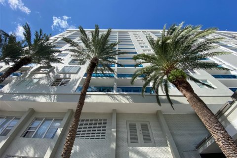 Condominio en alquiler en Miami Beach, Florida, 2 dormitorios, 88.26 m2 № 1882677 - foto 3