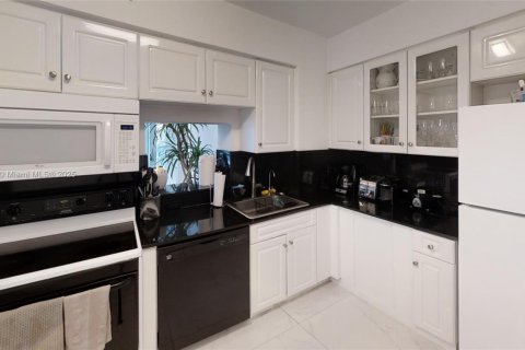 Condominio en alquiler en Miami Beach, Florida, 2 dormitorios, 88.26 m2 № 1882677 - foto 9