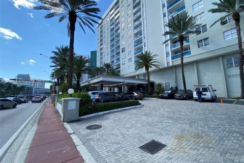 Condominio en alquiler en Miami Beach, Florida, 2 dormitorios, 88.26 m2 № 1882677 - foto 2