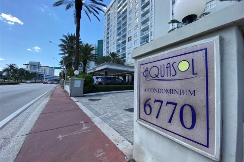 Condominio en alquiler en Miami Beach, Florida, 2 dormitorios, 88.26 m2 № 1882677 - foto 1
