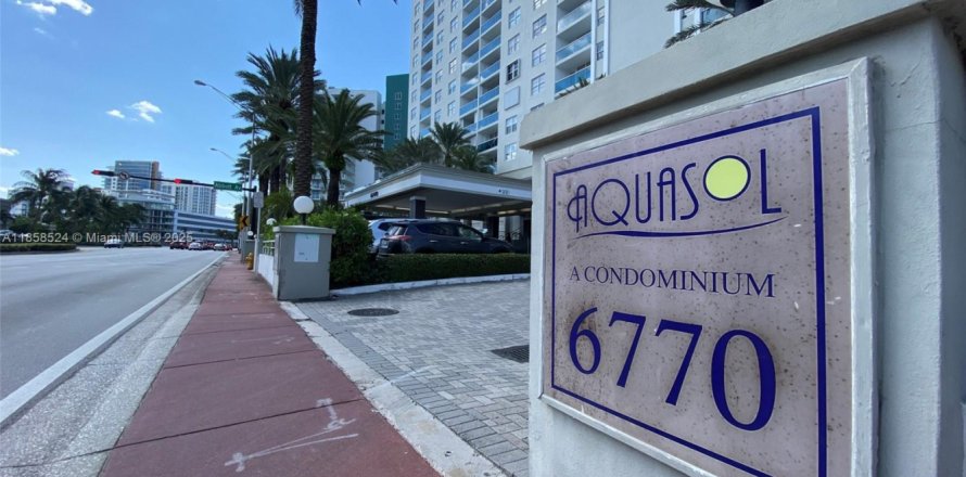 Condominio en Miami Beach, Florida, 2 dormitorios  № 1882677
