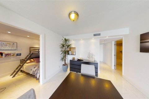 Condominio en alquiler en Miami Beach, Florida, 2 dormitorios, 88.26 m2 № 1882677 - foto 14