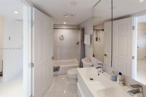 Condominio en alquiler en Miami Beach, Florida, 2 dormitorios, 88.26 m2 № 1882677 - foto 11