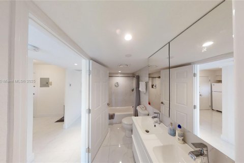 Condominio en alquiler en Miami Beach, Florida, 2 dormitorios, 88.26 m2 № 1882677 - foto 12