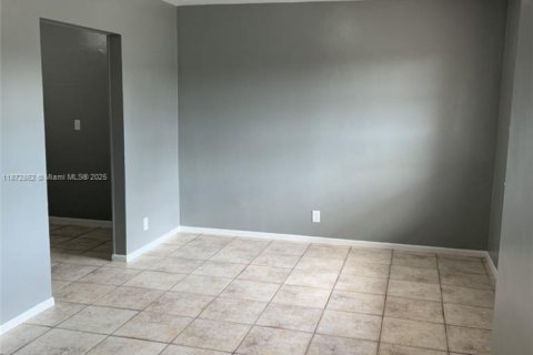 Villa ou maison à vendre à Lauderdale Lakes, Floride: 3 chambres, 166.76 m2 № 1953641 - photo 6