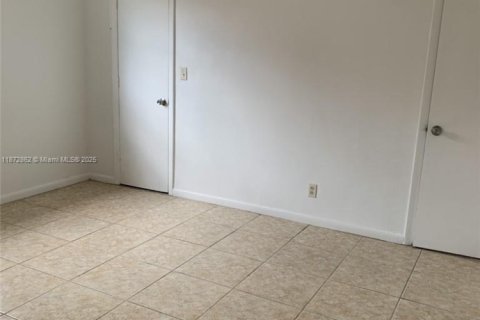Villa ou maison à vendre à Lauderdale Lakes, Floride: 3 chambres, 166.76 m2 № 1953641 - photo 4