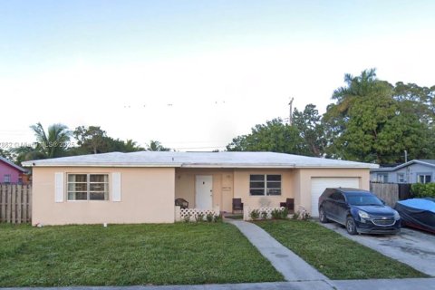 Villa ou maison à vendre à Lauderdale Lakes, Floride: 3 chambres, 166.76 m2 № 1953641 - photo 1