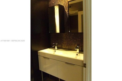 Condo in Oakland Park, Florida, 2 bedrooms  № 2024552 - photo 3